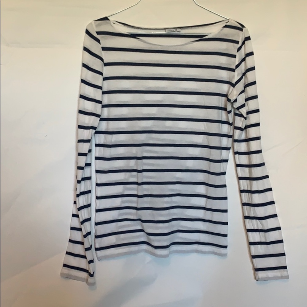 Women’s navy and white knit top size med